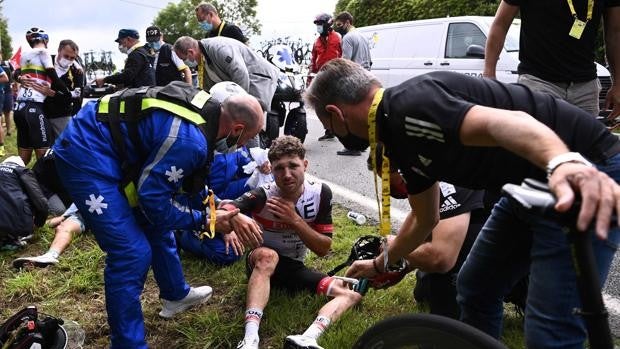 La mujer que provocó la caída del pelotón, en búsqueda y captura