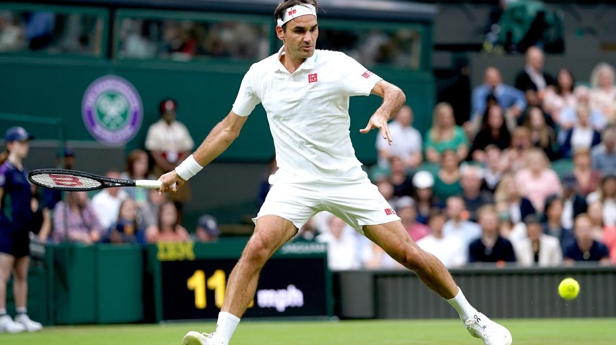 Federer sufre en su estreno en Wimbledon