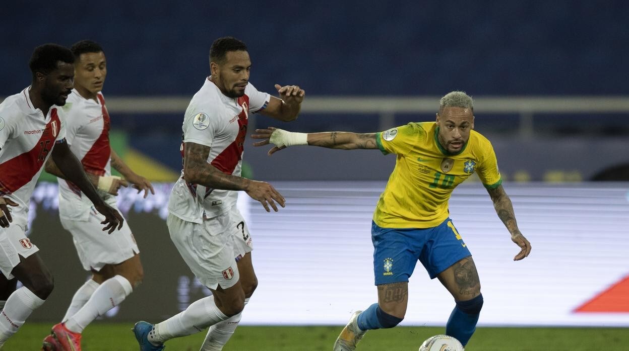 Neymar, durante una acción del partido entre Brasil y Perú