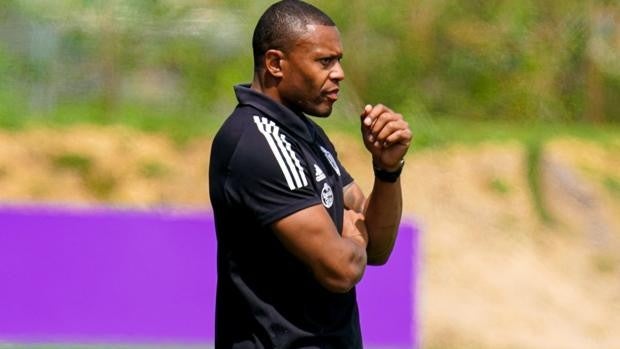 Julio Baptista entrenará al filial del Valladolid en su estreno en la Primera RFEF