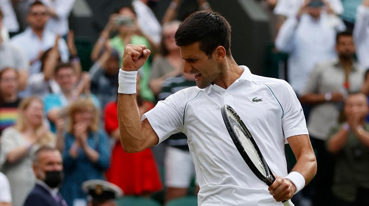 Djokovic aplaca a Shapovalov y jugará su tercera final consecutiva en Wimbledon