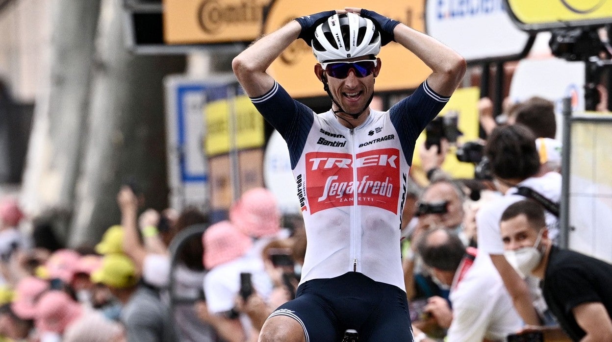 Mollema firma un gran triunfo en Quillan y Pogacar mantiene el amarillo