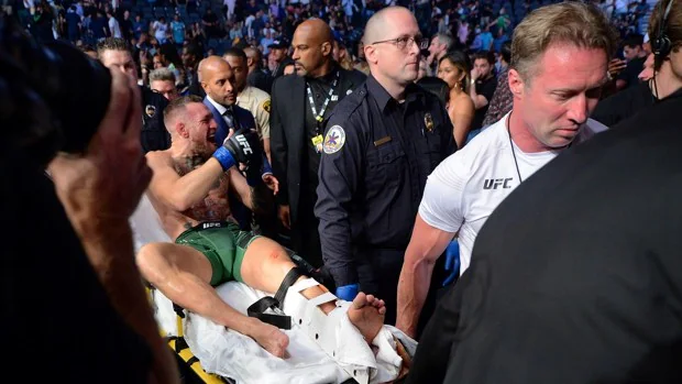 La impactante lesión de McGregor en su pelea contra Poirier