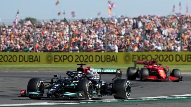 Hamilton gana en Silverstone y está a una victoria de las 100