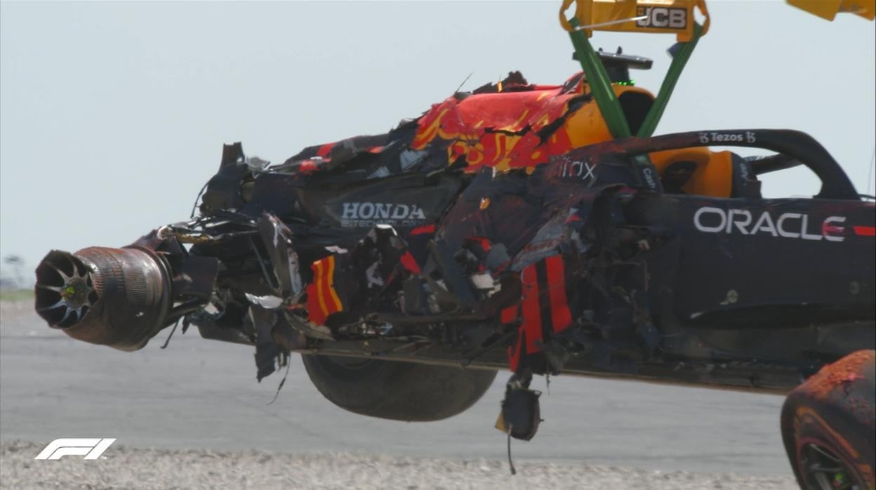 El brutal accidente de Verstappen en Silverstone tras tocarse con Hamilton