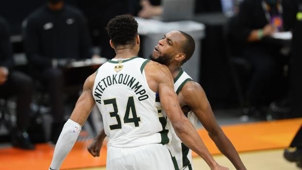 Los Bucks superan a los Suns y quedan a una victoria del título de la NBA