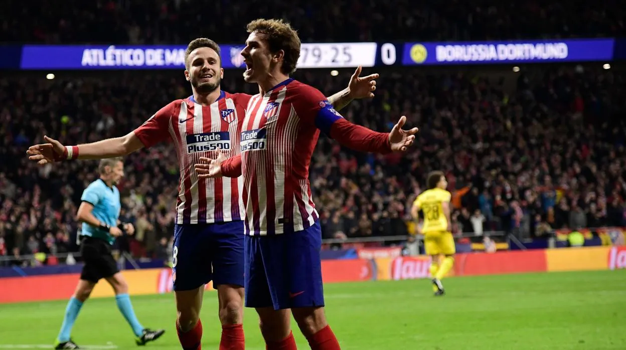 Griezmann y Saúl celebran un gol con el Atlético de Madrid