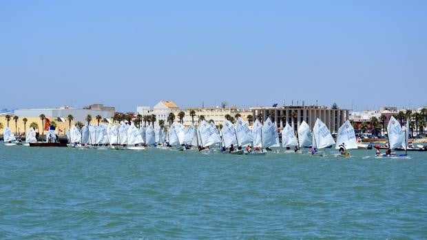 El CN El Trocadero pone el broche a una gran temporada para el Optimist en Cádiz