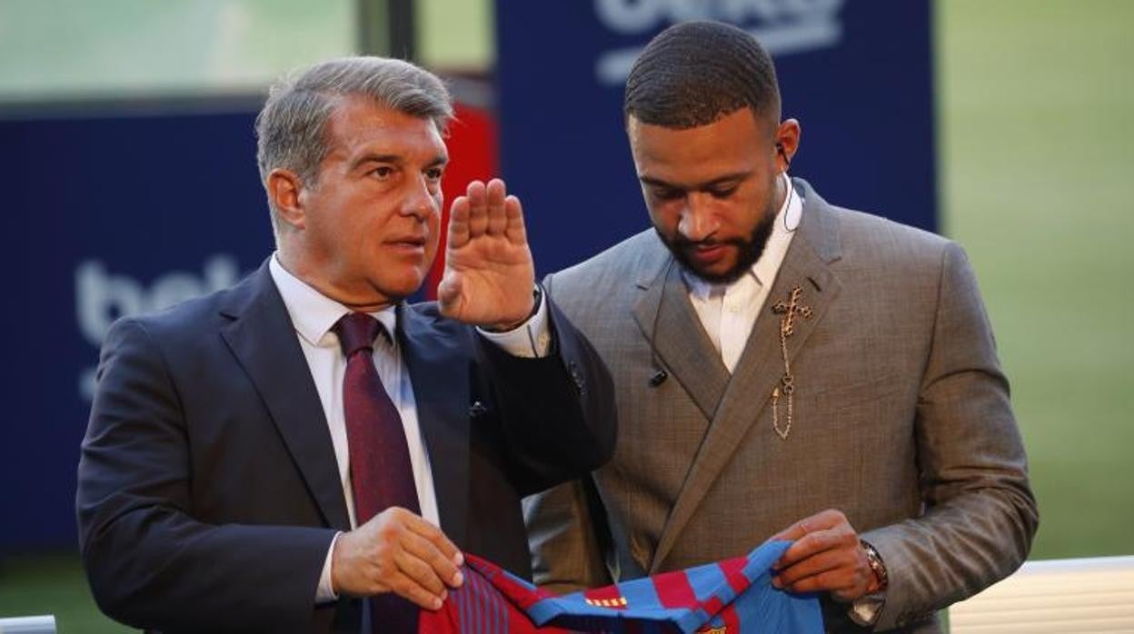 Memphis Depay ha sido presentado hoy como nuevo jugador del Barcelona