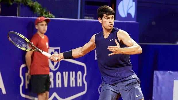 Alcaraz estrena su palmarés ATP tras ganar a Gasquet en Umag