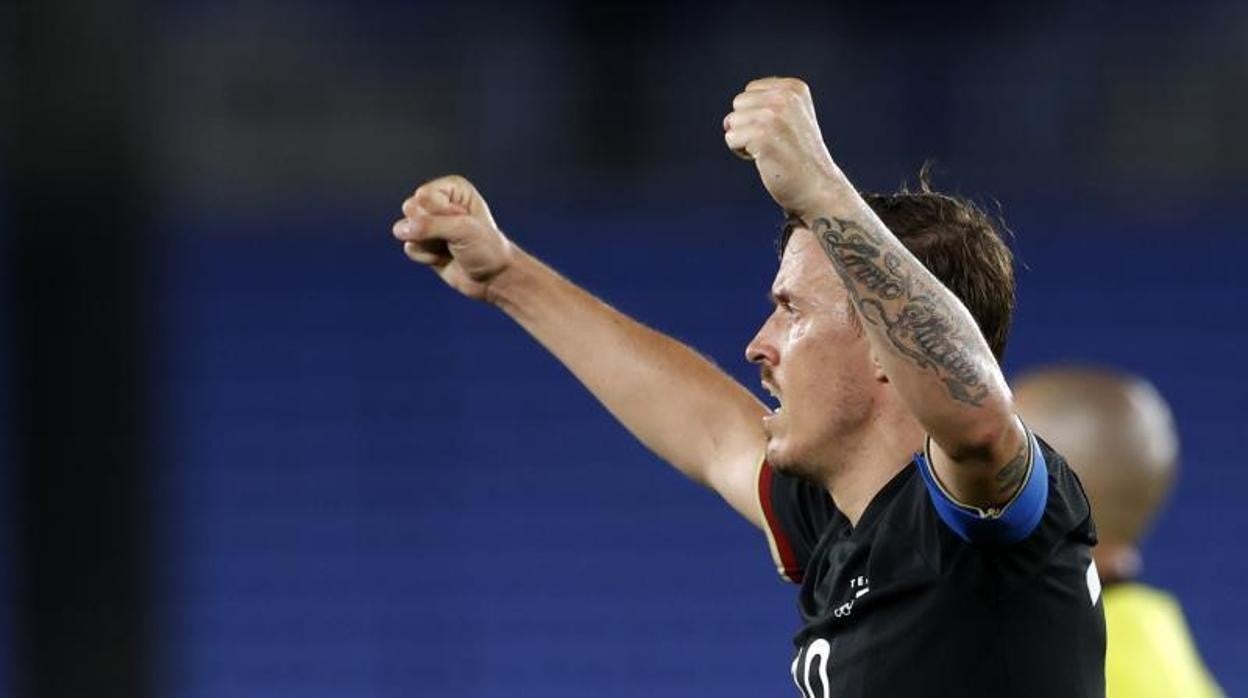 Max Kruse celebrando su victoria ante Arabia Saudí