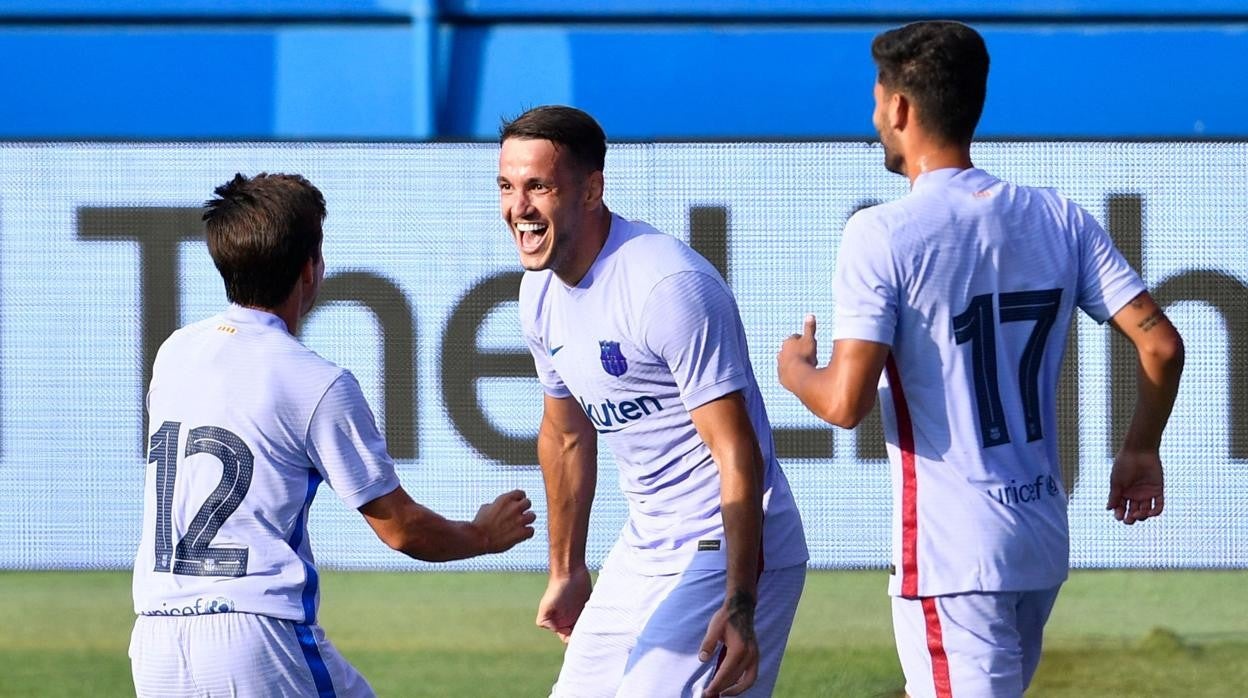 Rey Manaj celebra el gol que le anotó el sábado al Girona