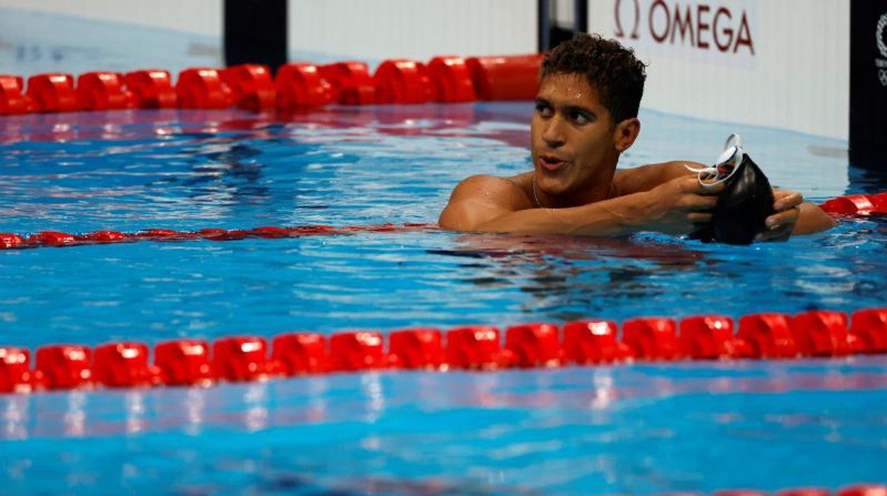 Hugo González alienta la esperanza en la piscina