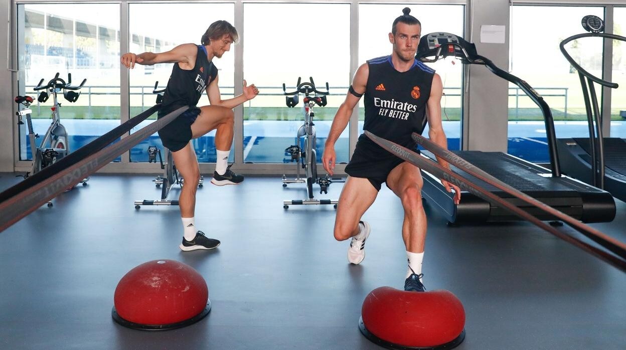 Bale y Modric en el entrenamiento de hoy
