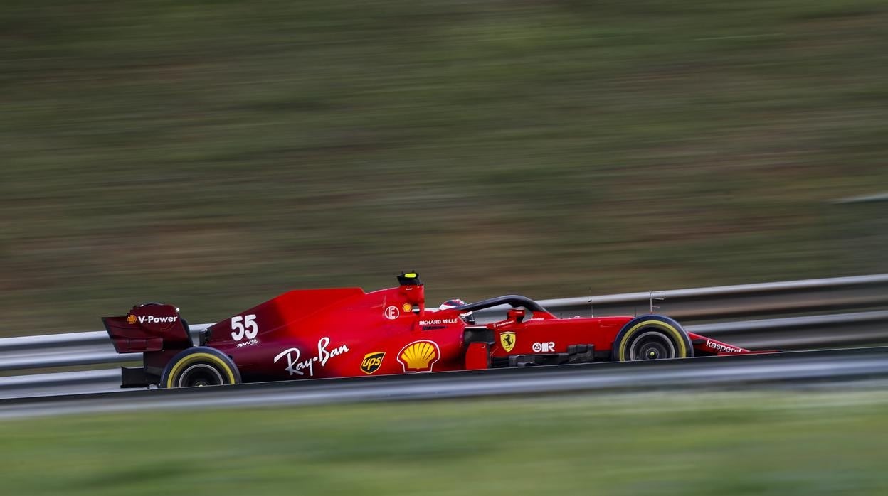 Sainz sube al podio en Hungría por la sanción a Vettel