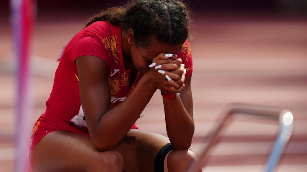 María Vicente rompe a llorar tras la prueba de jabalina