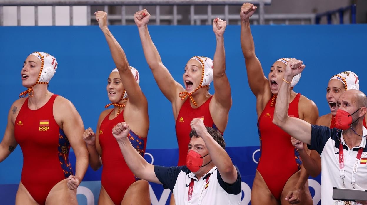 Jugadoras de la selección española celebran un gol ante Hungría