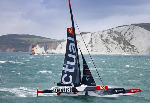 Implacable el Ultim «Gitana 17» en la Rolex Fastnet Race, que repitió victoria