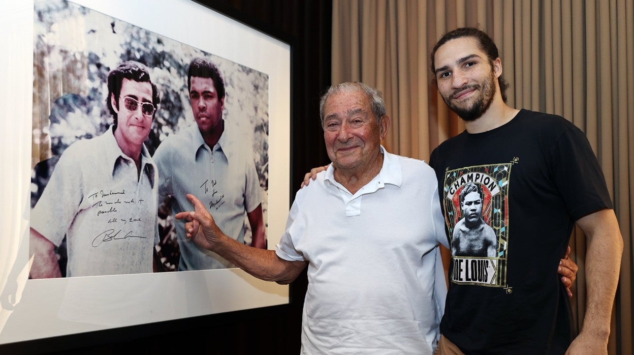 Nico Ali Walsh, nieto de Muhammad Ali, gana su primer combate profesional