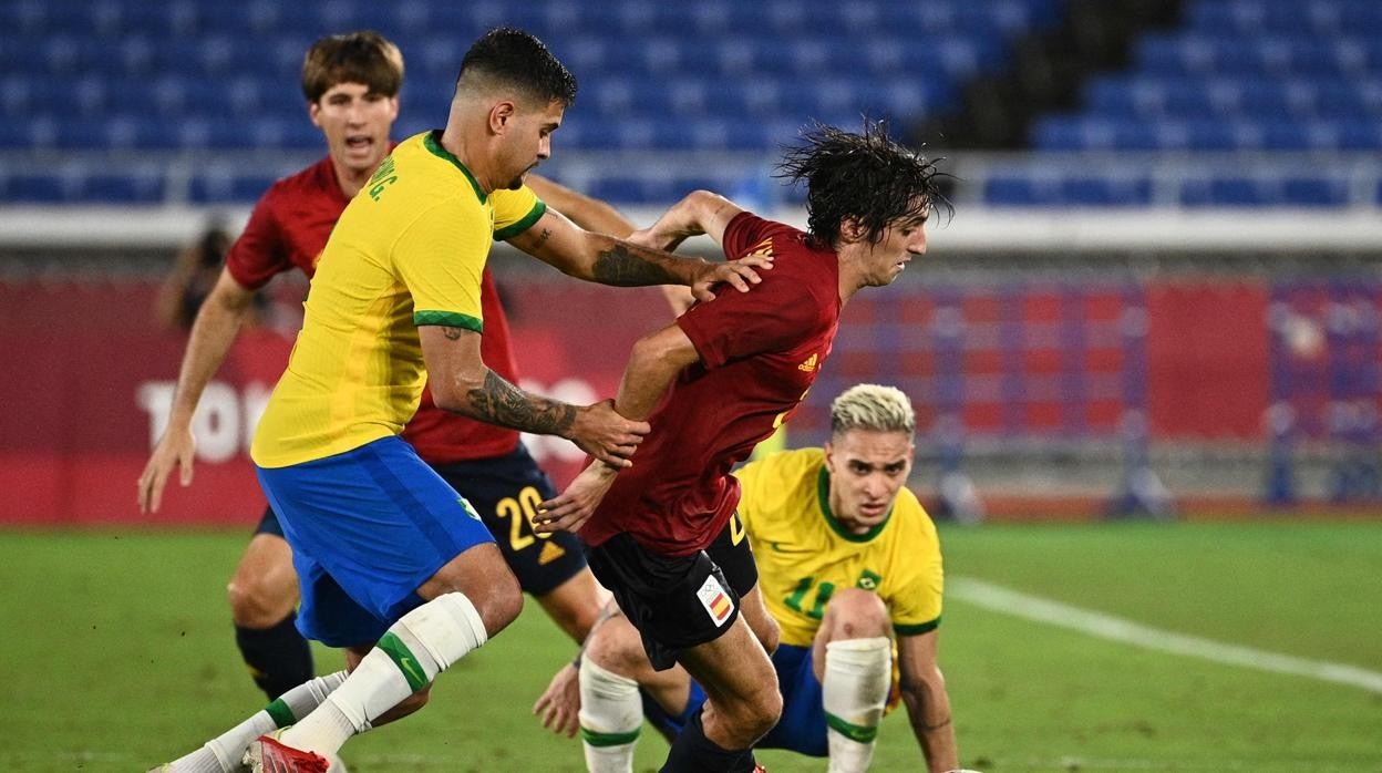 Bryan Gil y Fer Niño, con la Sub 21