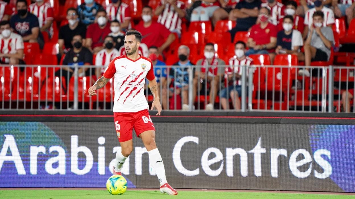 Jonathan Viera quita la sonrisa al líder