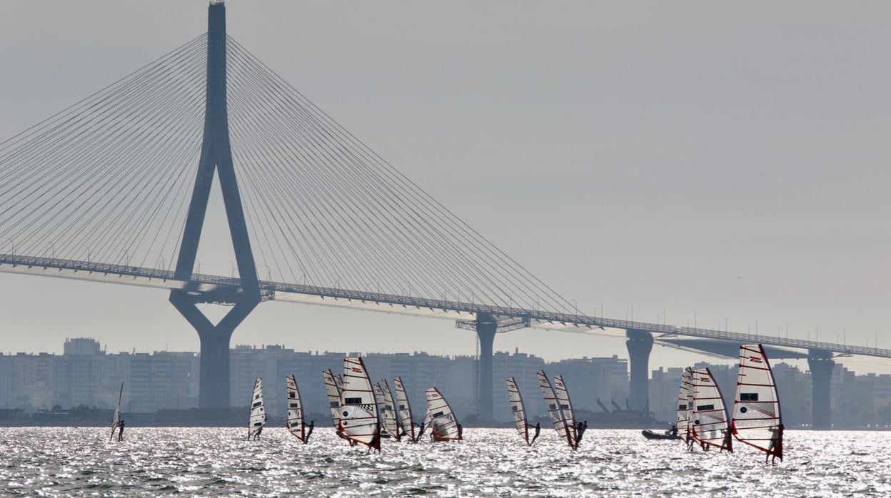 Comenzó en Cádiz  la Copa de Andalucía de Raceboard, Techno e IQFoil Juvenil y Sub 17