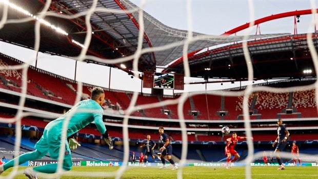 La UEFA abre la puerta al público visitante en las competiciones europeas y exime de test a los vacunados