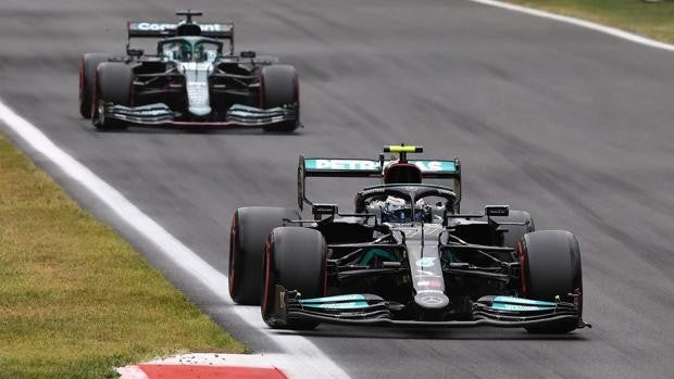 Bottas le birla la primera plaza a Hamilton para la carrera al esprint