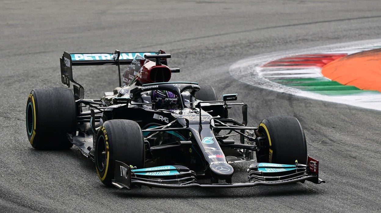 Hamilton empieza al frente en Monza con Sainz séptimo y Alonso octavo