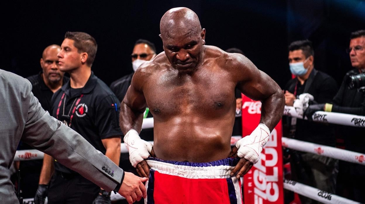 Holyfield, humillado y noqueado en un solo asalto