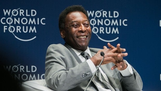 Pelé evoluciona favorablemente tras la operación