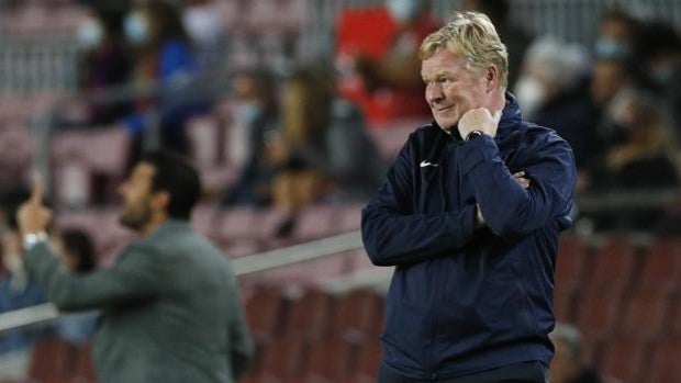 El dilema de Koeman: morir con sus ideas o plegarse a la desesperada