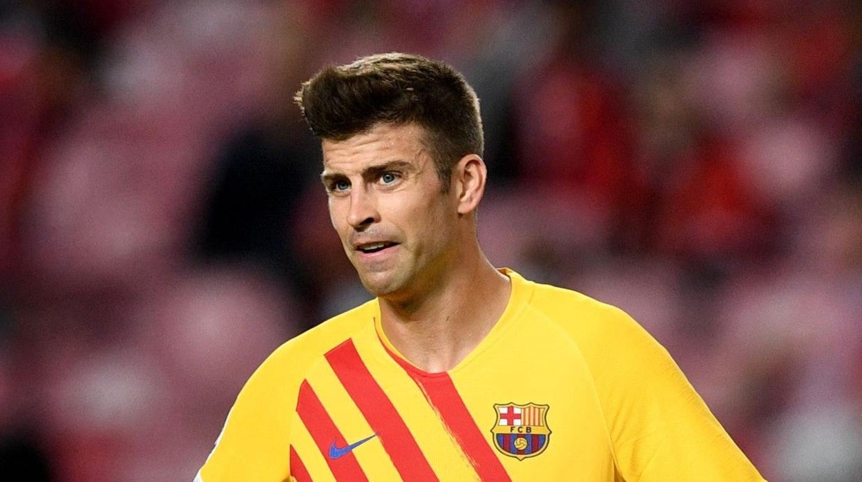 Piqué durante el partido entre el Barcelona y el Benfica