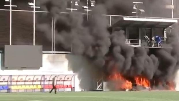 Aparatoso incendio en el Estadio Nacional de Andorra