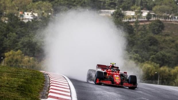 Remontada colosal de Sainz y toque aciago de Alonso