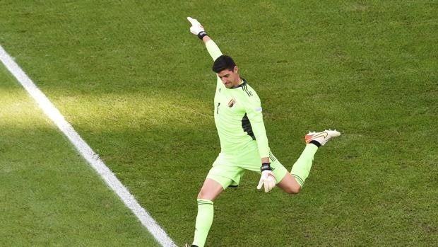 Courtois arremete contra la UEFA y la FIFA: «Solo les importan sus bolsillos»