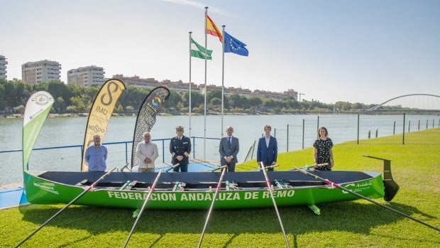 Medio millar de remeros compiten en la IV Sevilla International Rowing Masters Regatta