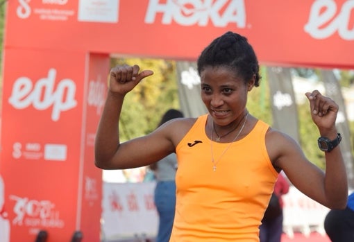 Tiruye Mesfin se hizo con la victoria en la EDP Media Maratón Sevilla 2021