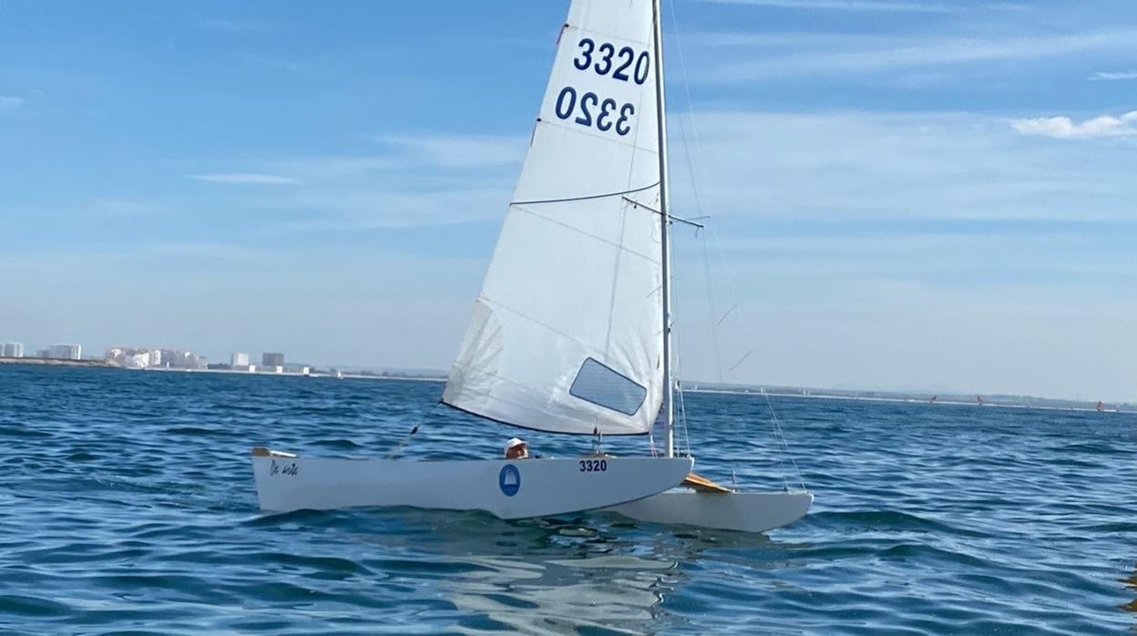 Vicente Climent (A), Santiago Carmona (A2) y Manuel Rascón (B), primer podio de la nueva temporada