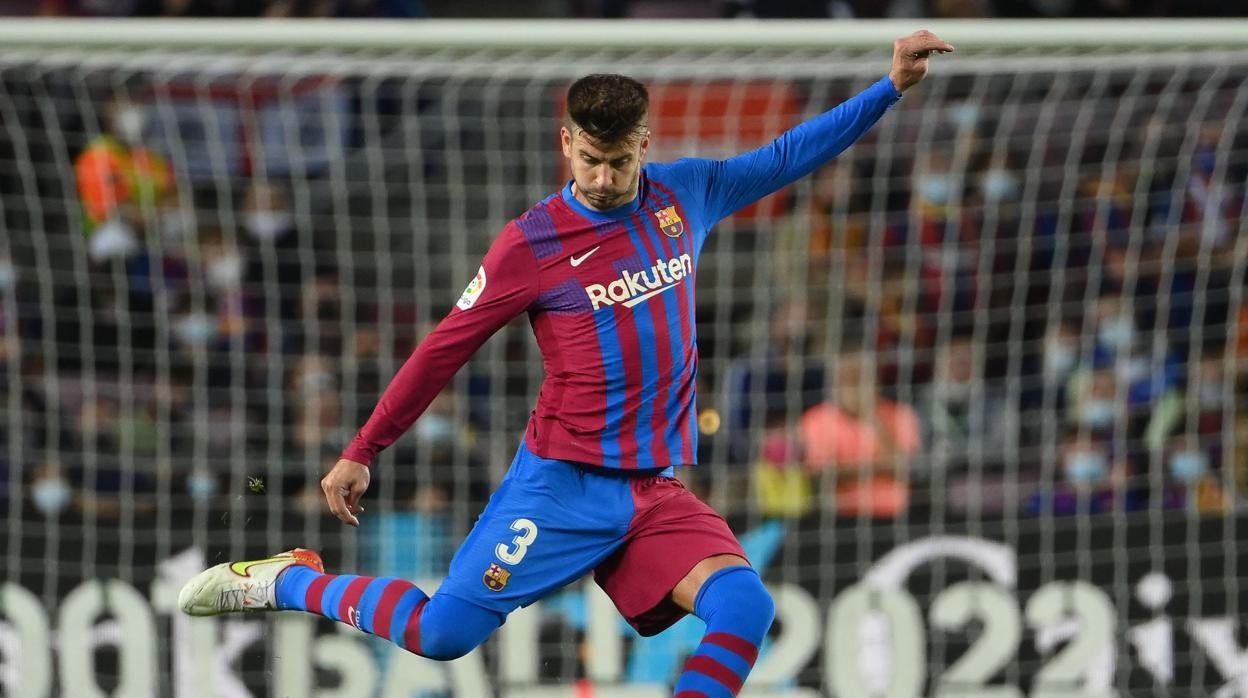 Piqué, durante el último partido del Barcelona en Liga contra el Valencia