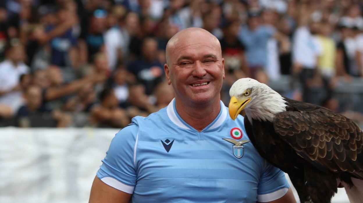 El gaditano Juan Bernabé, con el águila de la Lazio.