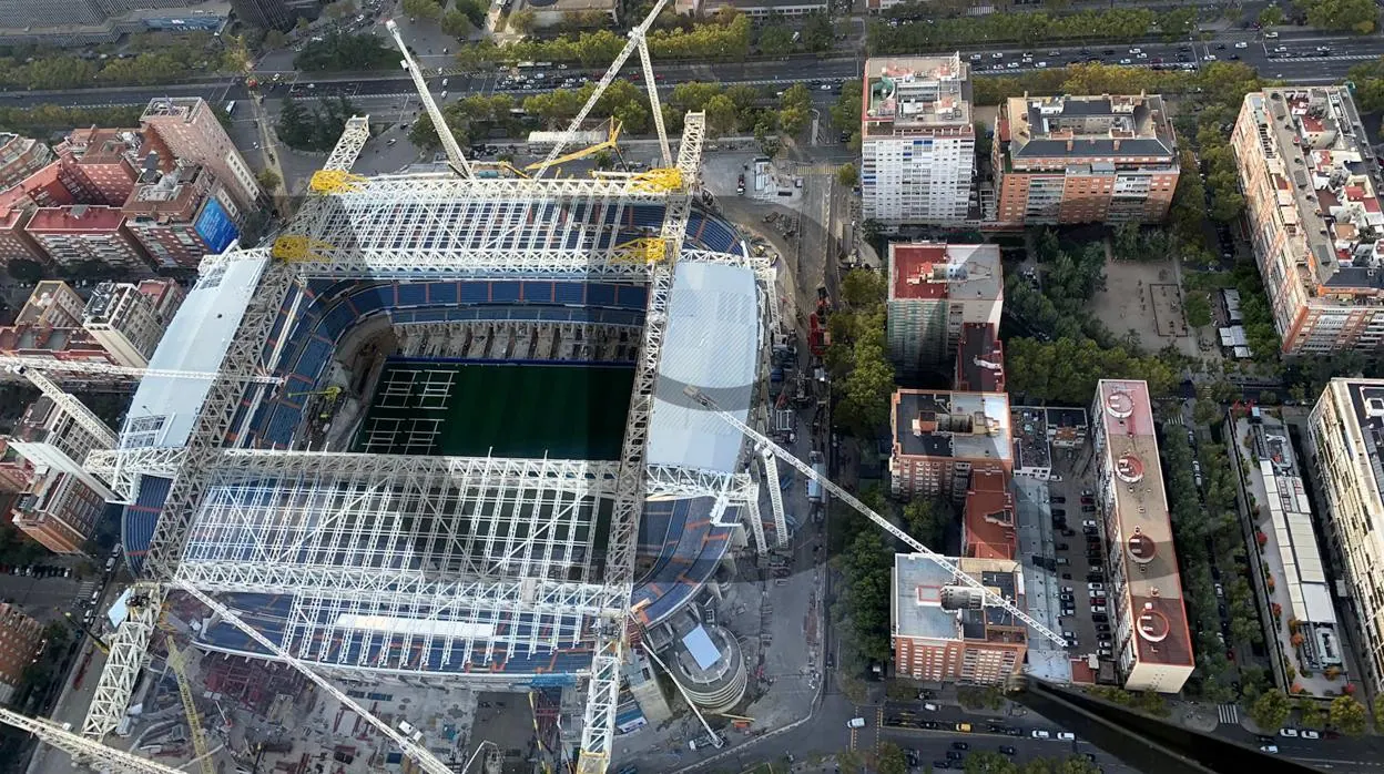 El nuevo Bernabéu luce ya las cuatro estructuras sobre las que se asentará la cubierta móvil