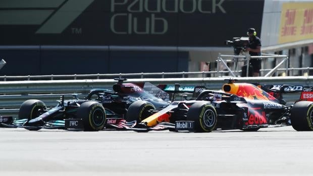 Peineta y recado de Verstappen a Hamilton: «Estúpido idiota»