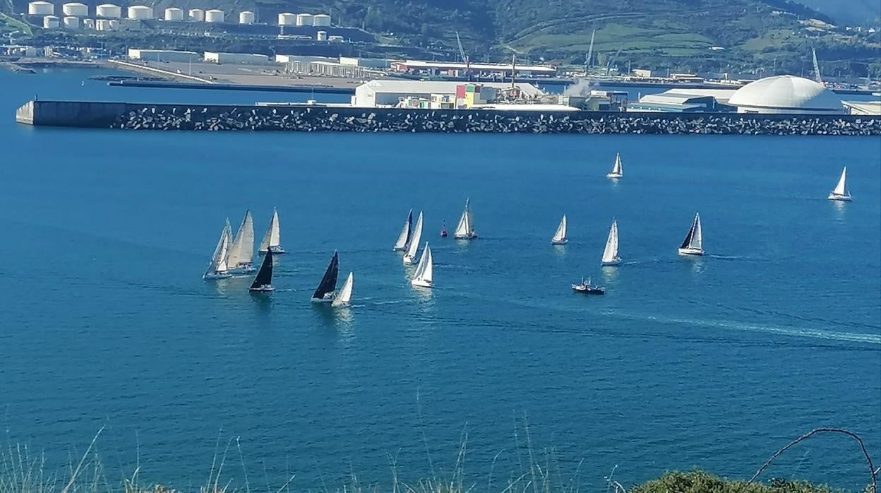 «Kiwi», «Akelarre», «Nexus» y «Kohen«, lideran en el Abra el Trofeo El Correo, que superó su ecuador