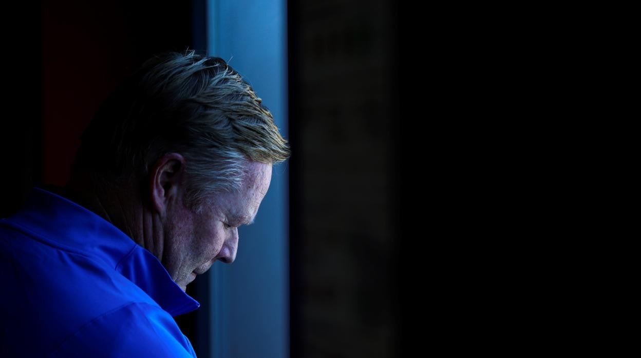 Koeman se marcha de la sala de prensa tras contestar a las preguntas de los periodistas