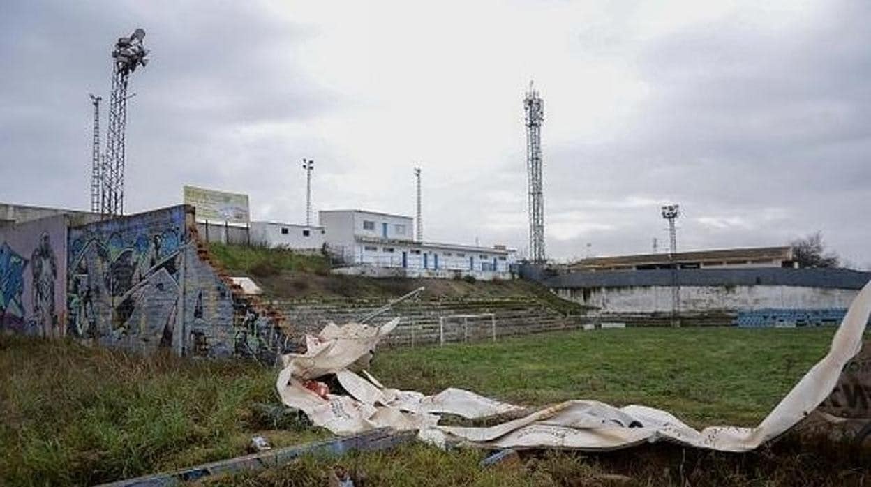 El José Pache, el antiguo estadio del Cerro de Reyes, cuya plantilla se declaró en huelga en 2011
