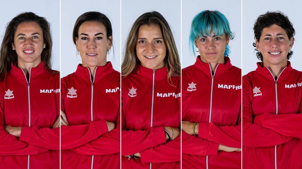 Las integrantes de la selección española, de izquierda a derecha: Sara Sorribes, Nuria Parrizas, Rebeka Masarova, Aliona Bolsova y Carla Suárez