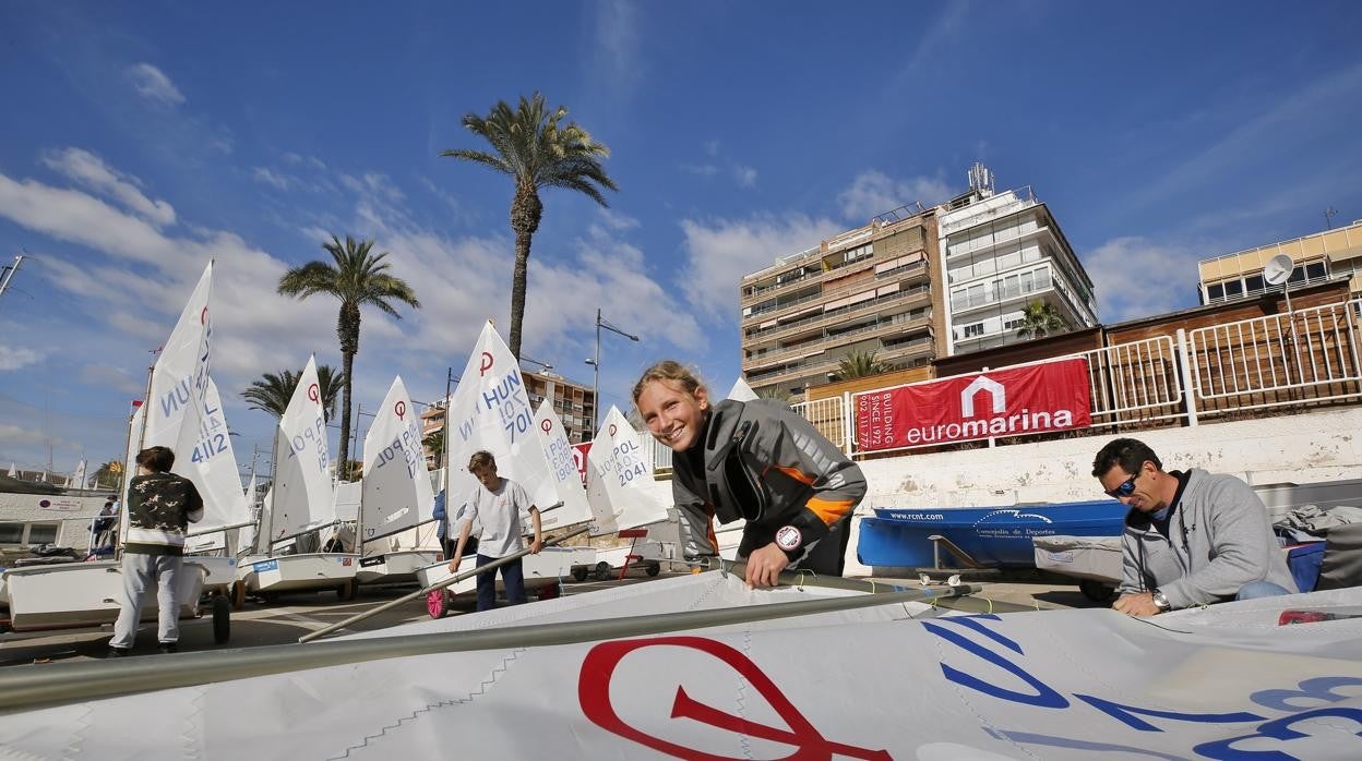 El 14º Trofeo Euromarina Optimist Torrevieja 2022 cuelga el cartel de completo