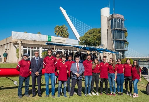 Representantes de los equipos femenino y masculino del Sevilla