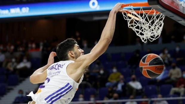 Causeur y Tavares impulsan al Real Madrid en el Astroballe